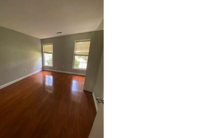Building Photo - 419 Silversmith Ln