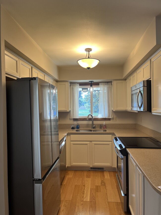 Building Photo - 3254 S 145th St