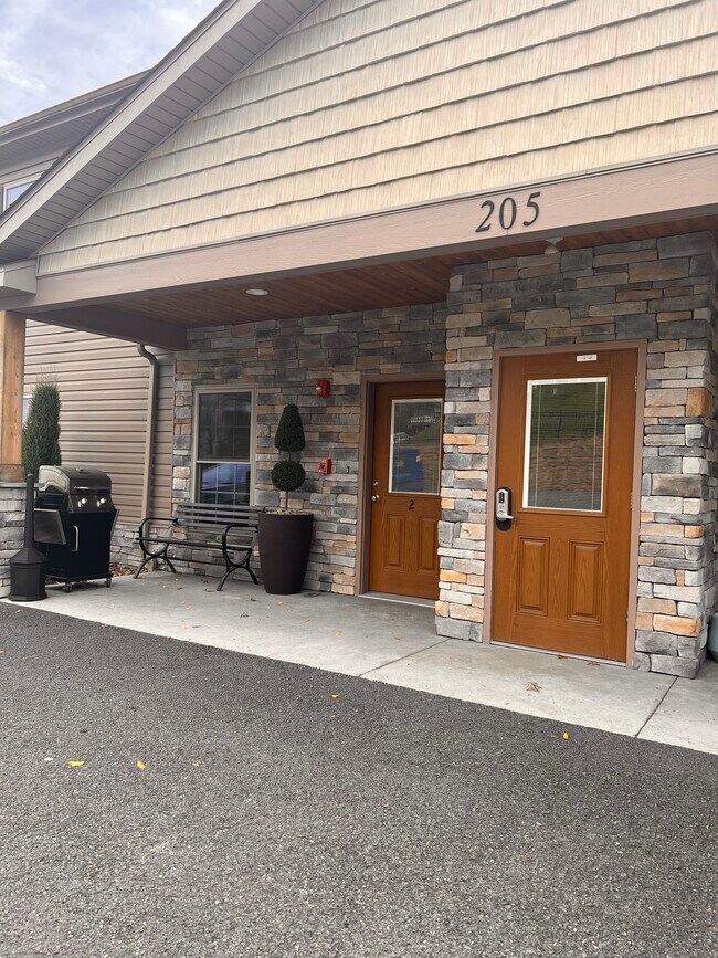 1004 McCoy St Unit A, Fairmont, WV 26554 Apartments in Fairmont, WV