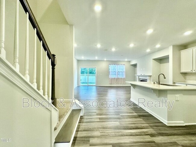 Foto del edificio - 107 Hunston Dr.