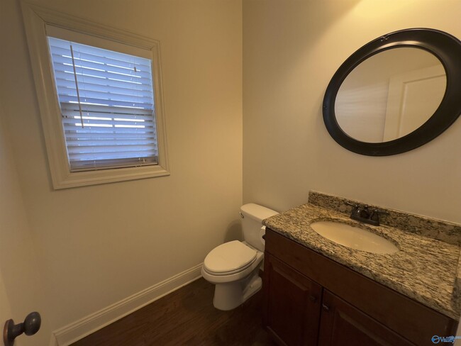 Building Photo - 2444 Bell Manor Dr SW