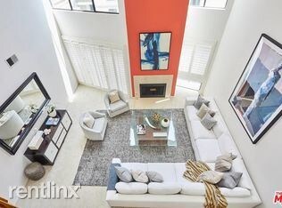 Foto del edificio - 2 br, 2 bath - 750 S Bundy Dr Apt 305