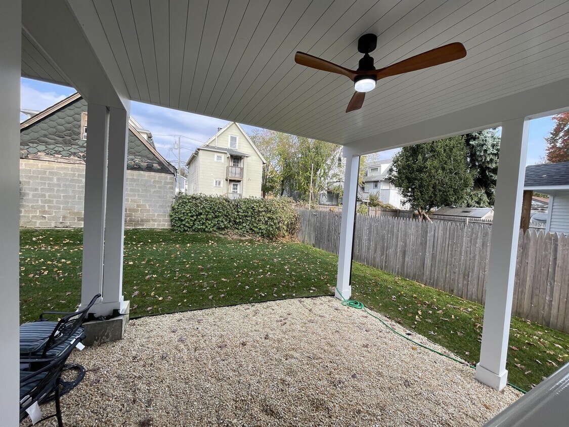 Foto del edificio - 76 Hanford Ave