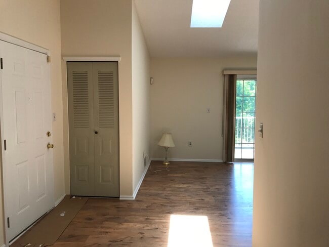 Entrance, Guest closet, Balcony - 29 Amberly Ct