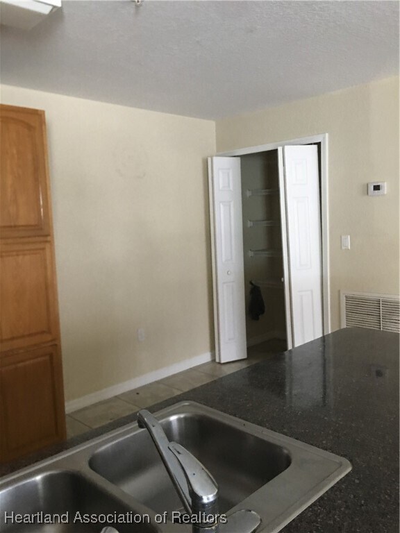 Foto del edificio - 1009 W Pleasant St