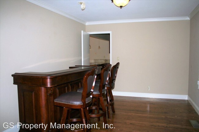 Building Photo - 4 br, 2.5 bath House - 1420 Oak Avenue