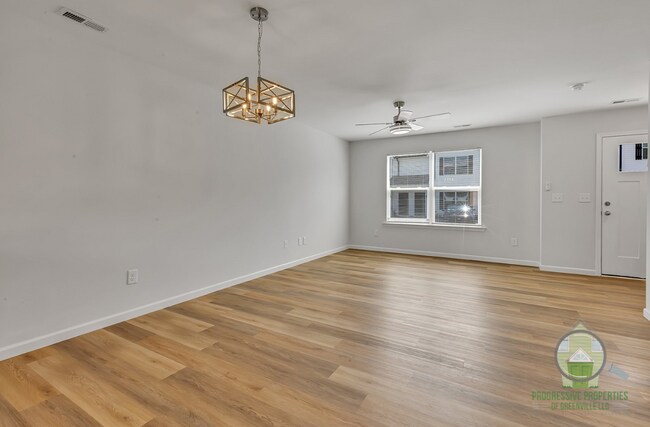 Foto del edificio - 17 Wofford Rd
