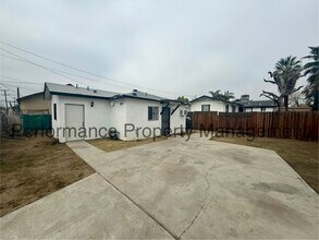 Building Photo - 1311 E 18th St