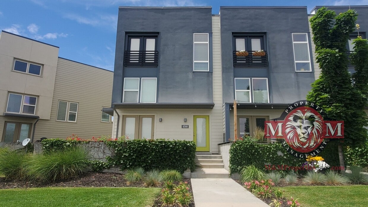 2 Master Suites Townhome 2 Car Garage - 2 Master Suites Townhome 2 Car Garage