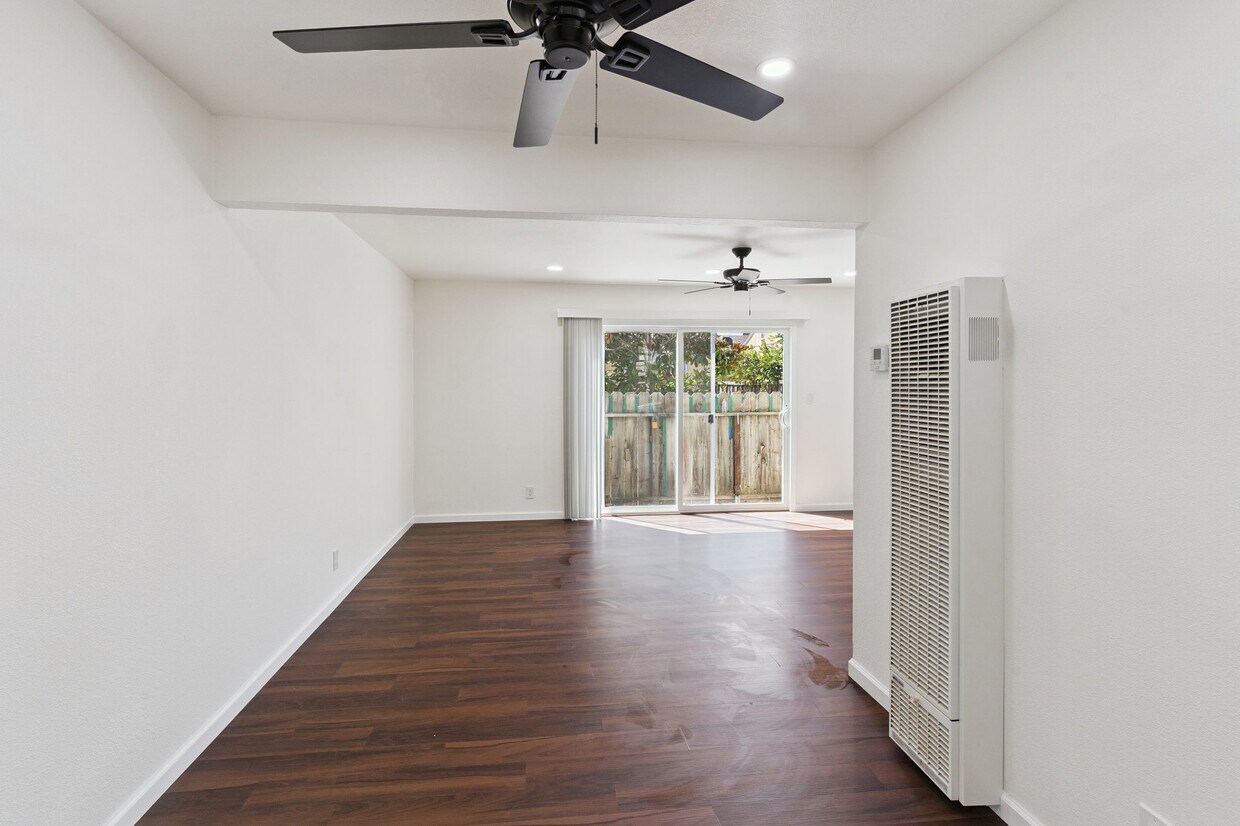 Foto principal - 25652 Franklin Ave