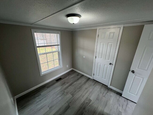 Foto del edificio - 1050 Ross Ln