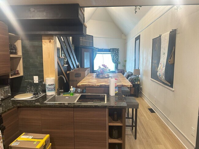 Foto del edificio - Chic Newly Remodeled Loft-Style 1 Bedroom ...