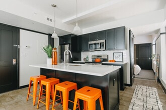 Building Photo - Townhouse