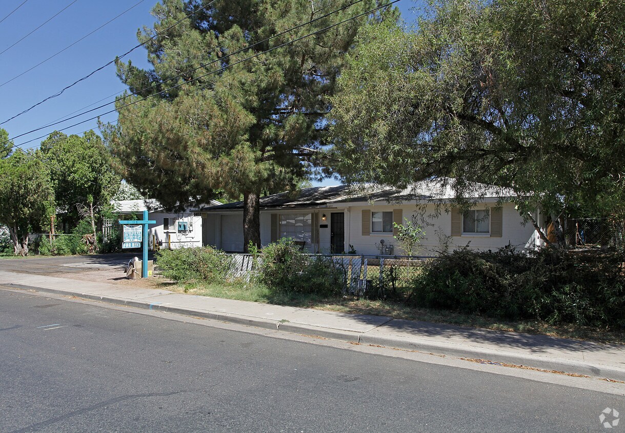 Building Photo - 1402 E Dana Ave