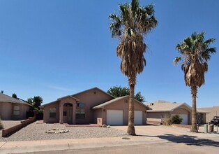 Building Photo - 1136 San Cristo St