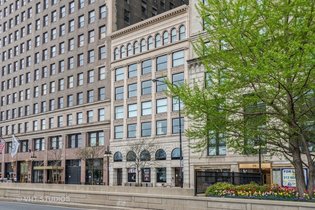 Primary Photo - 318 S Michigan Ave