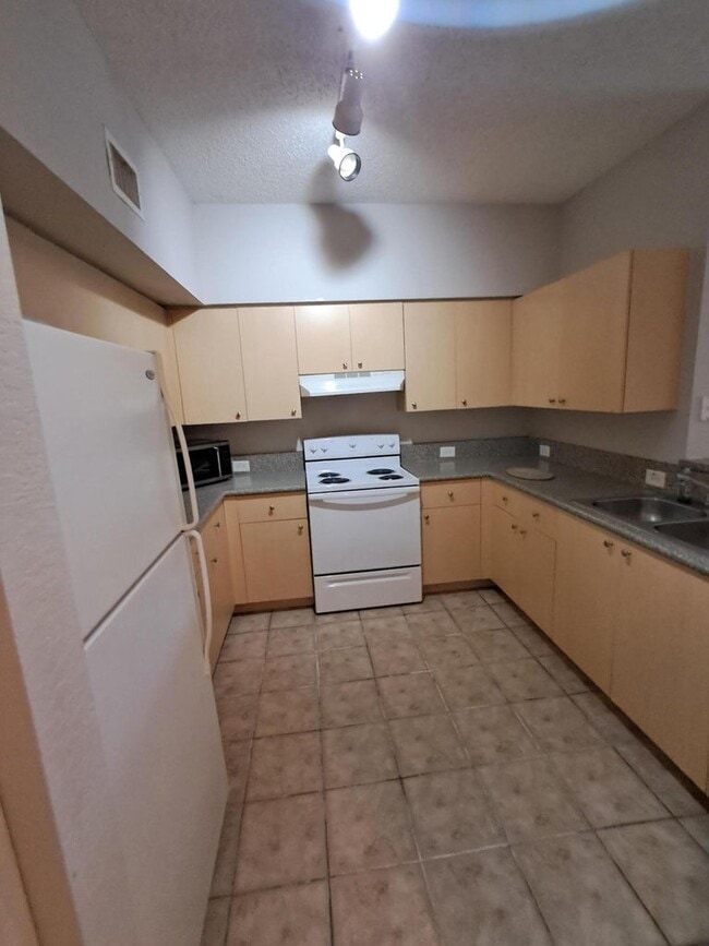 Foto del edificio - 280 Crestwood Cir