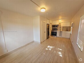 Building Photo - 26 SE 13th Terrace
