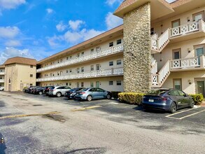 Building Photo - 5181 W Oakland Park Blvd