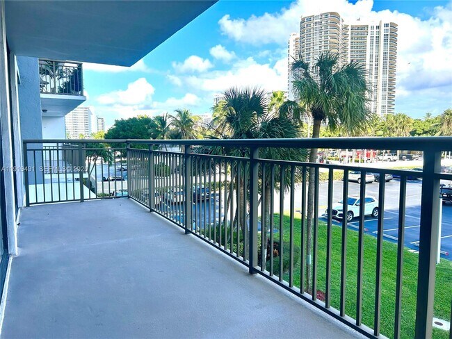 Foto del edificio - 3031 N Ocean Blvd