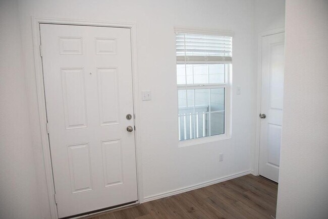Foto del edificio - Available Now in Bastrop Grove! Built in 2...
