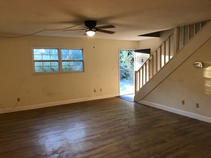 Primary Photo - 2bedrooms 1.5 baths Townhome Available Jun...