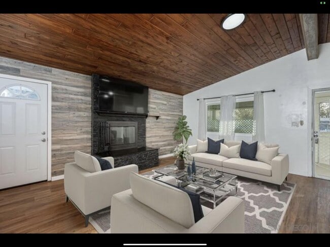 Building Photo - 555 Marble St