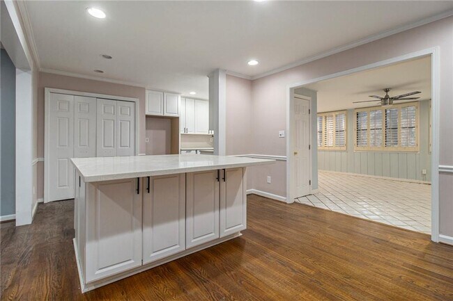 Foto del edificio - 18 Glenald Way NW