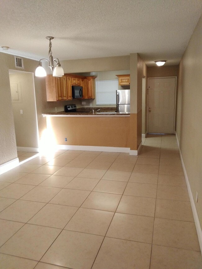 Building Photo - 1515 Lake Crystal Dr