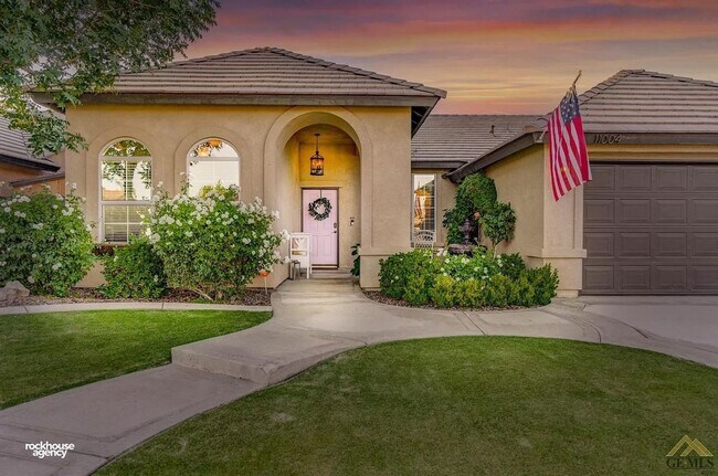 Foto del edificio - NW Home w/Pool & Firepit!