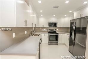 Building Photo - POINCIANA IS YT & RCQ CLUB CONDO