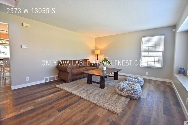 Building Photo - Incredible 5 Bedroom Riverton Home! No Dep...