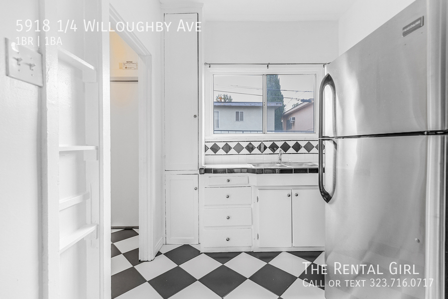 Foto principal - 5918 1/4 Willoughby Ave-
