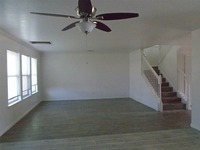Foto del edificio - 13010 Dawn Hollow Ln
