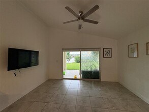 Building Photo - 329 Palm Breezes Dr