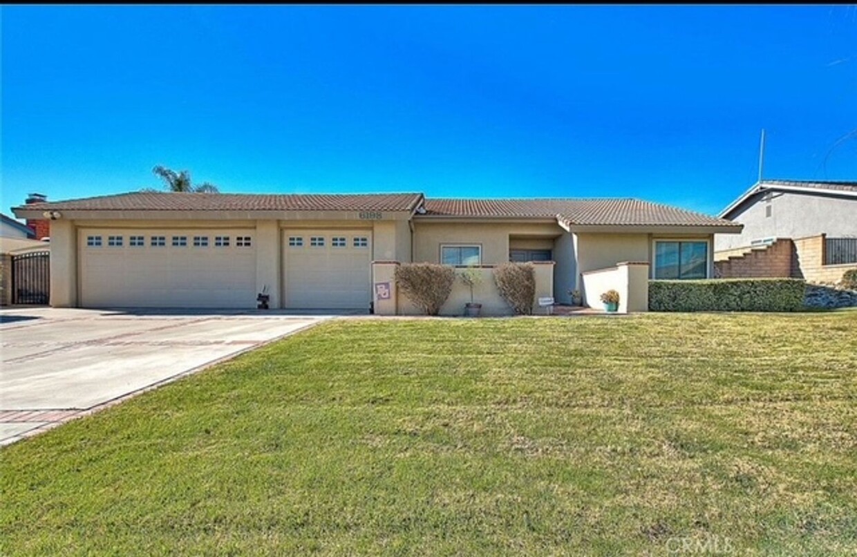 Foto principal - A rare lease opportunity in the sought-aft...