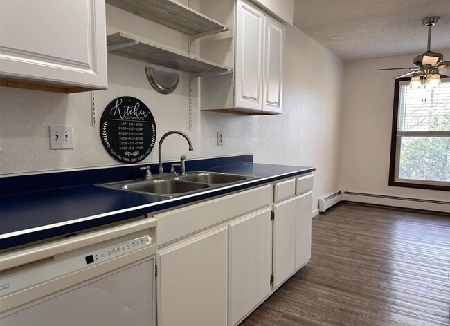 Building Photo - 2 Bedroom 1 Bathroom Condo