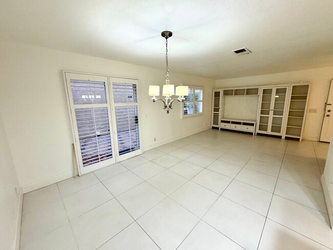 Foto del edificio - Charming 3 bedroom condo in Lake Forest