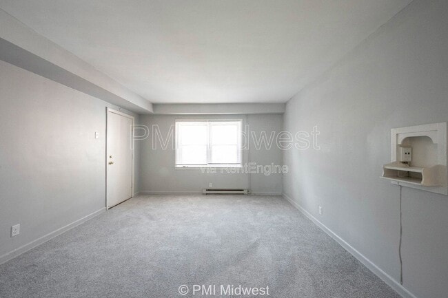 Building Photo - 3725 N Sherman Dr
