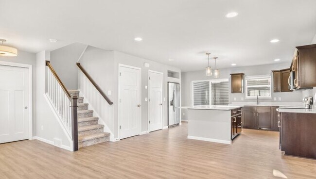 Foto del edificio - 655 Hillcrest Dr