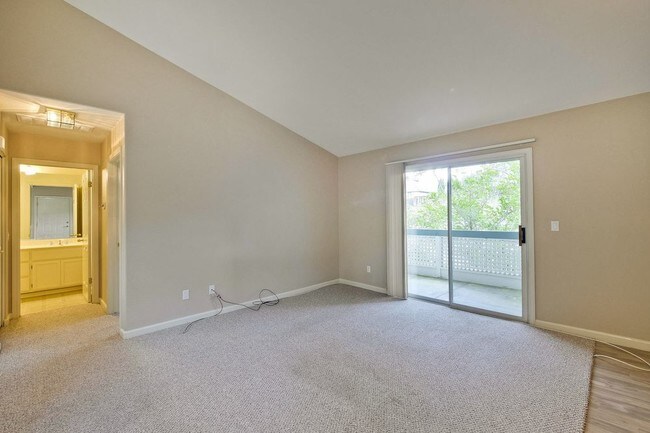 Building Photo - 5945 Lake Hennessy Ct