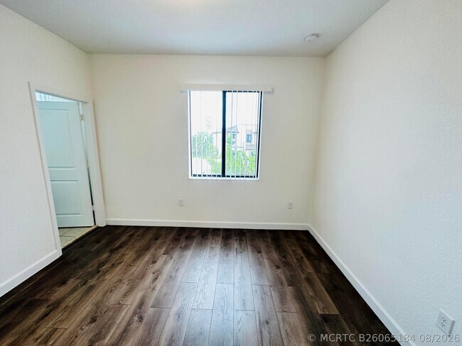 Foto del edificio - 346 NE 208th Terrace