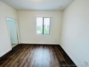Building Photo - 346 NE 208th Terrace