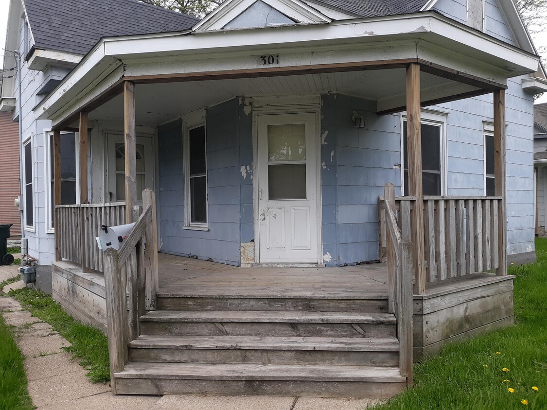 301 Leland Ave, Waterloo, IA 50701 House Rental in Waterloo, IA