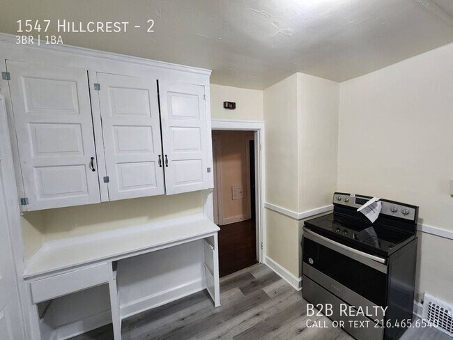 Foto del edificio - 1547 Hillcrest-2