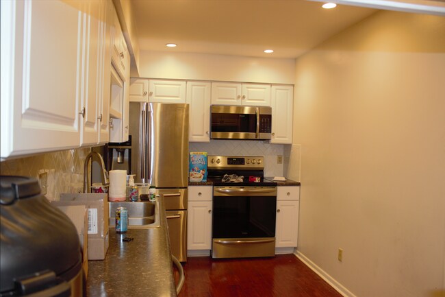 Foto del edificio - 4002 Woodridge Dr