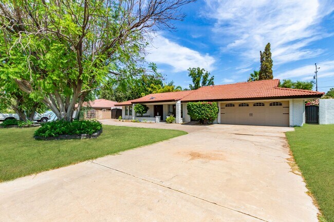 Foto del edificio - 5 Bedroom 3 Bathroom Phoenix Home