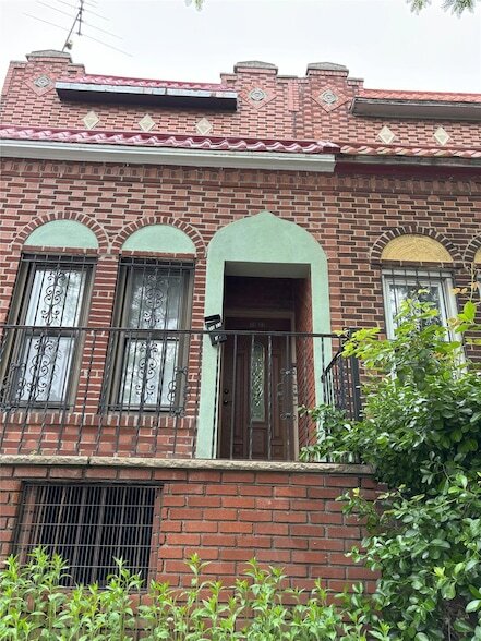 Foto principal - 30-23 83rd St