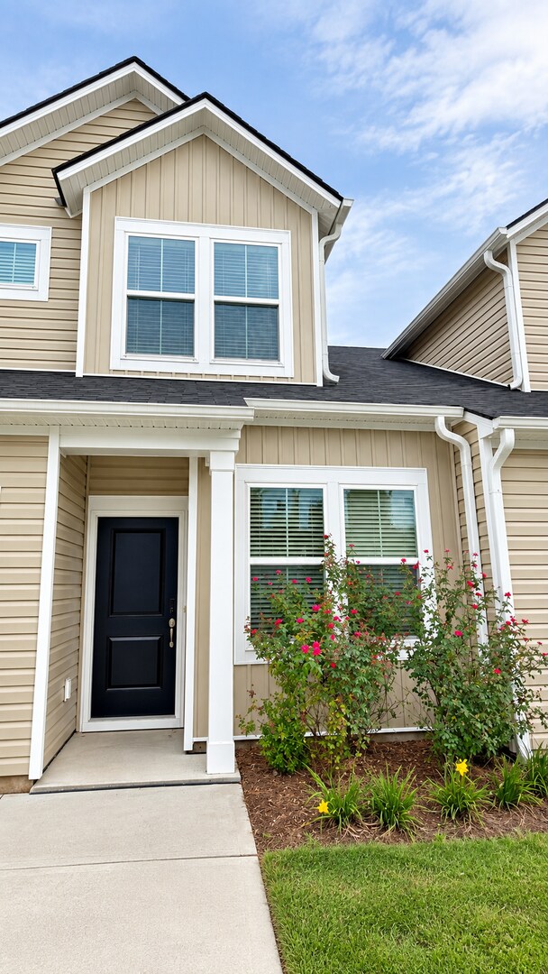 Building Photo - 152 Talladega Dr