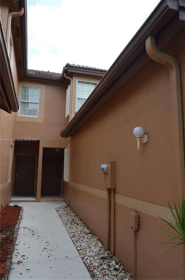 Building Photo - 1527 Veracruz Ln